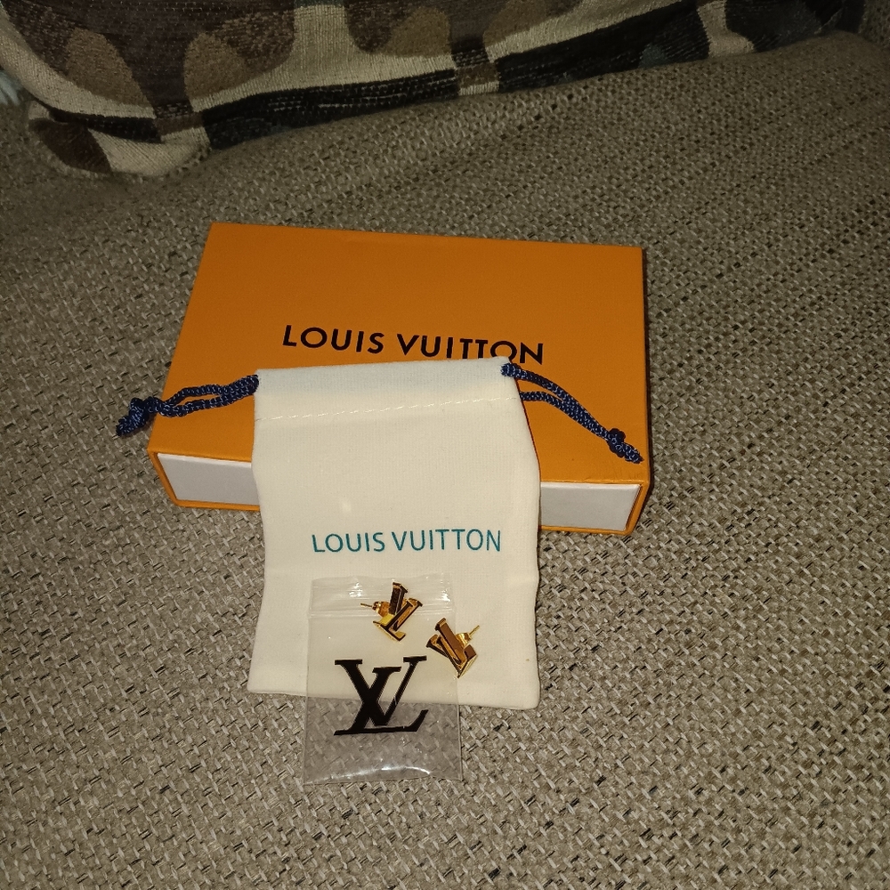 Louis Vuitton black Inlayed Ear rings